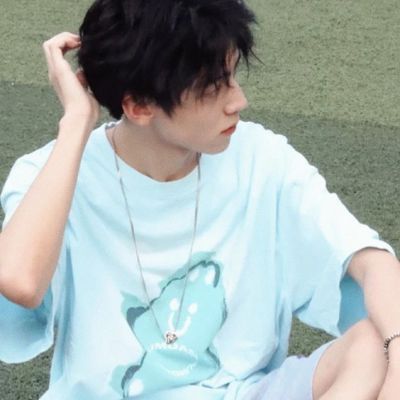 “故事不长，不难概括，简单四字，爱而不得。”(图5)