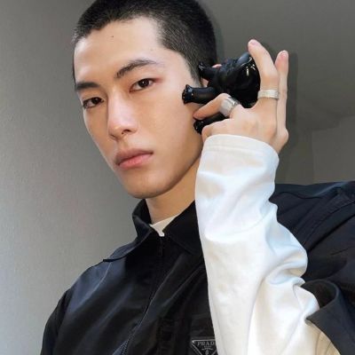 男生头像：我怀疑你不会打字，不然你打个宝宝试试(图1)