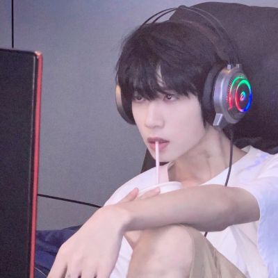 y青春文案馆，禁欲系男生头像(图7)