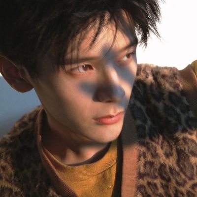 “嘴上说不想恋爱的人，心里大概都装着一个无法拥有的人。”(图5)