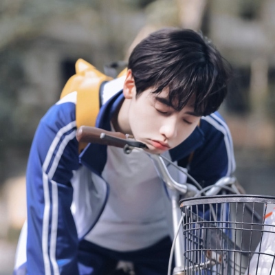 禾白｜干净ins风男生头像(图6)