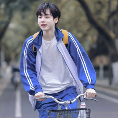 禾白｜干净ins风男生头像(图9)