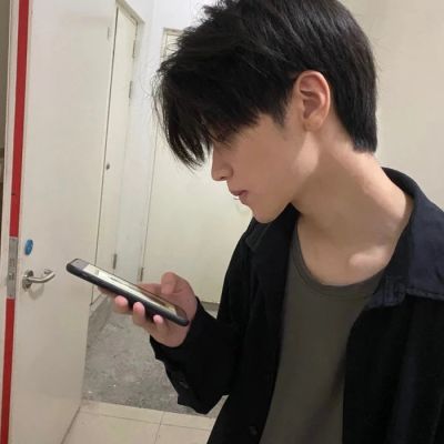 “故事不长，不难概括，简单四字，爱而不得。”(图7)