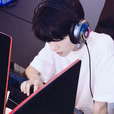 y青春文案馆，禁欲系男生头像(图6)