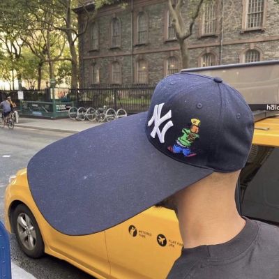 每晚夜里都独自徘徊，仿佛寻找什么，却始终没有答案。(图11)