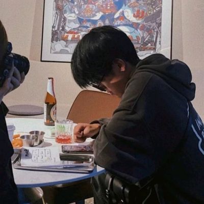 “你不停的翻着评论，只是为了找到那个能替你说出故事的人”(图10)