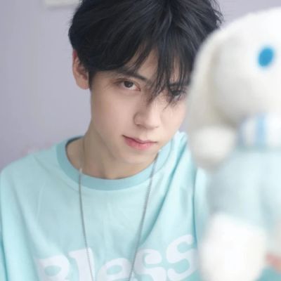 “嘴上说不想恋爱的人，心里大概都装着一个无法拥有的人。”(图15)