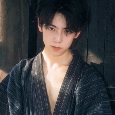 下意识的躲开是因为紧张，回头看是因为喜欢。(图7)