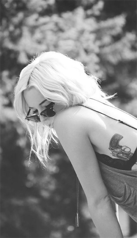 最新欧美手机壁纸女霸气十足 你们先幸福不必等我(图2)