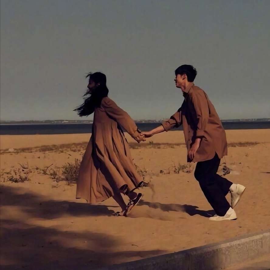 情侣//看到你对别人也很好 我就不太想理你(图2)