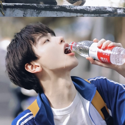 禾白｜干净ins风男生头像(图3)