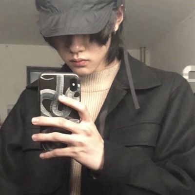 “嘴上说不想恋爱的人，心里大概都装着一个无法拥有的人。”(图19)