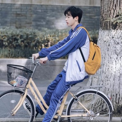 禾白｜干净ins风男生头像(图10)