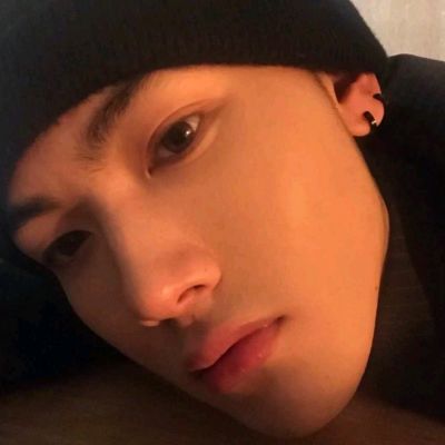 下意识的躲开是因为紧张，回头看是因为喜欢。(图4)