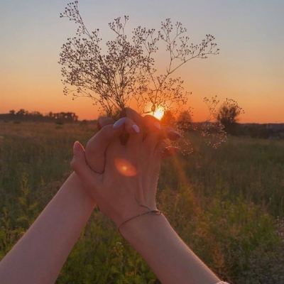 情侣图片手牵手(图4)