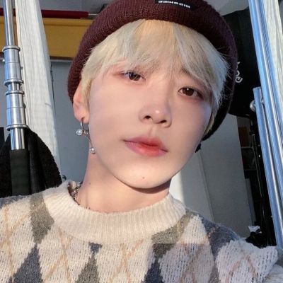 “故事不长，不难概括，简单四字，爱而不得。”(图12)