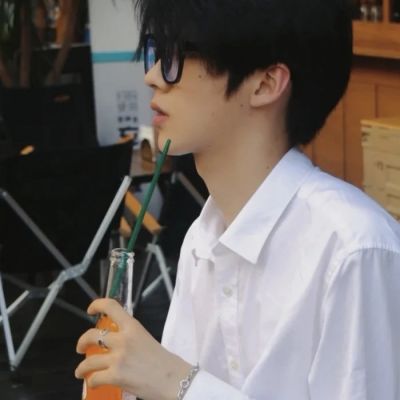 “理智叫我停止，行动叫我放弃，内心让我再等等.”(图2)