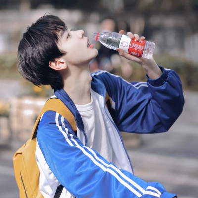 禾白｜干净ins风男生头像(图4)