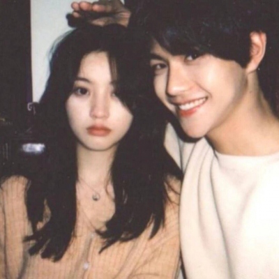 唯美情头“近视的女孩子隔的再远也能看清喜欢的男孩子.”(图1)