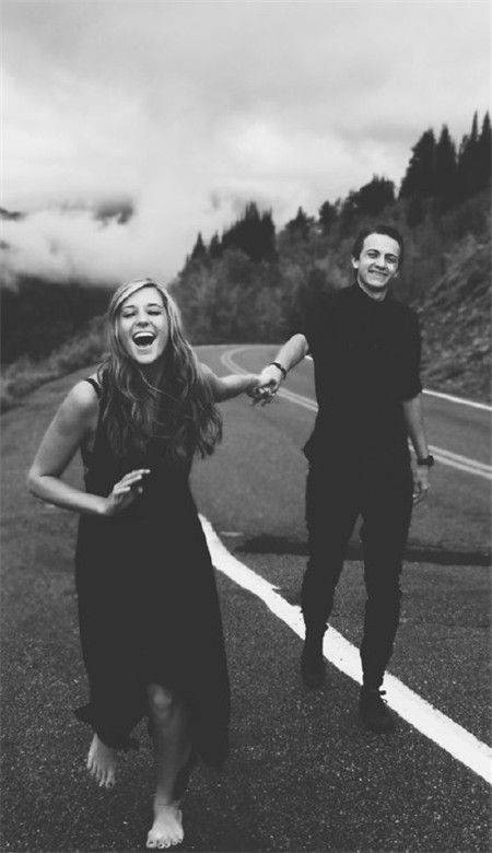 欧美情侣手机壁纸高清黑白 与你相关皆是浪漫(图7)