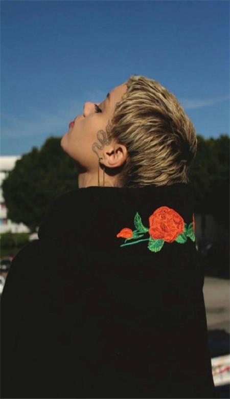 最新欧美手机壁纸女霸气十足 你们先幸福不必等我(图7)