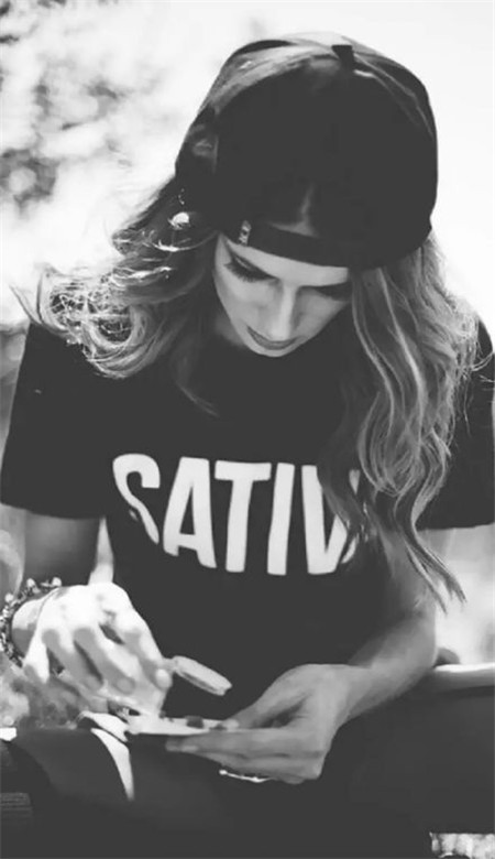 最新欧美手机壁纸女霸气十足 你们先幸福不必等我(图3)