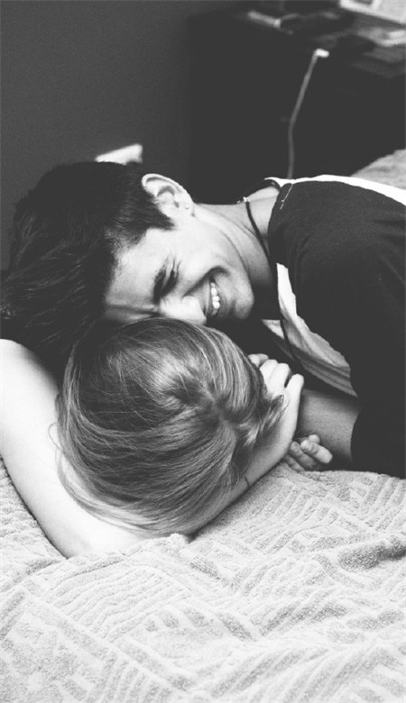 欧美情侣手机壁纸高清黑白 与你相关皆是浪漫(图6)