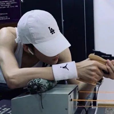 精选优质男头 | 攒够了失望就离开(图5)