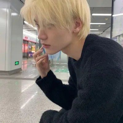 精选优质男头 | 攒够了失望就离开(图1)