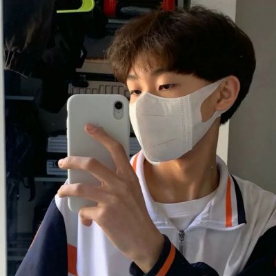 冬天有点冷，要和喜欢的人睡一个被窝。(图1)