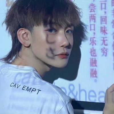 男头/.“假如我只是爱你 事情就简单得多 可是我想要你.”(图9)