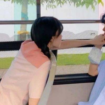 ins真人恩爱情头人间情事太俗不如一个人看日出(图1)