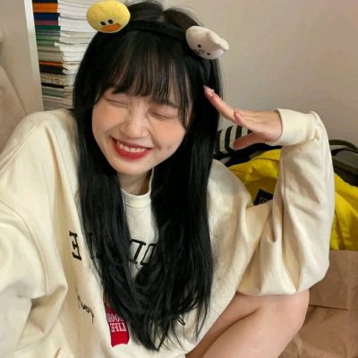 少女有她的裙摆，有她的浅浅笑脸(图2)