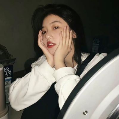 女生意境头像 骨骼里开不出愧疚的花(图3)