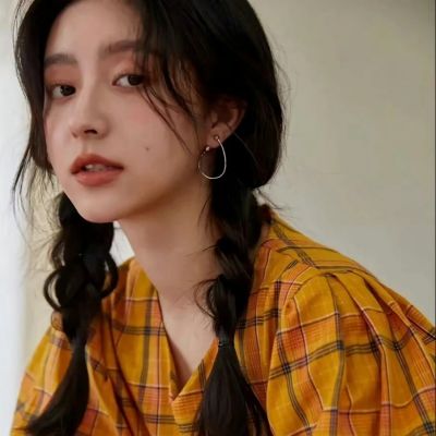 女生意境头像 骨骼里开不出愧疚的花(图1)