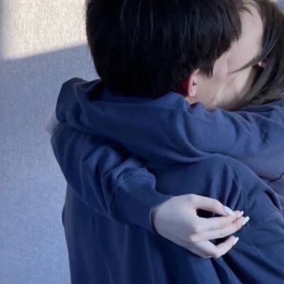 ins真人恩爱情头原来遇到爱的人是不会腻的 是越爱越想爱下去(图1)