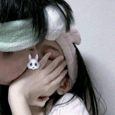 “你眼中有春与秋，胜过我见过，爱过的一切山川与河流。”(图2)