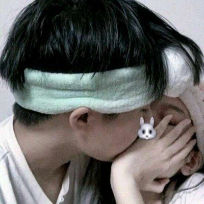 “你眼中有春与秋，胜过我见过，爱过的一切山川与河流。”(图1)