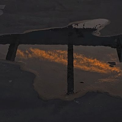 等到黑夜翻面之后，会是新的白昼；等到海啸退去之后，只是潮起潮落