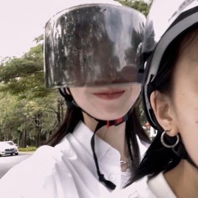 意境情侣头像 我带了一书包的零食，大家都可以吃，只有你可以吃完。(图1)