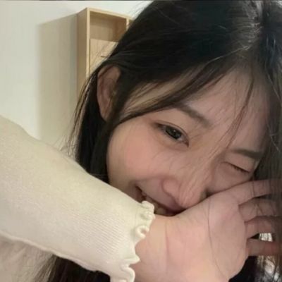 女生头像，“要跟让你快乐的人在一起啊，友情爱情都是喔”(图1)