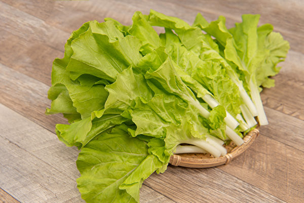 小白菜是台湾的国民蔬菜，不仅是许多街头美食的配菜，还富含钙质和解毒的营养素。(Shutterstock)