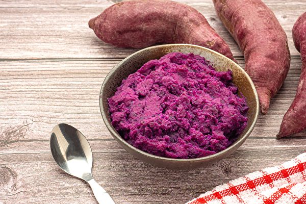 地瓜、蓝莓、茄子等富含花青素的紫色食物，对眼睛有好处。(Shutterstock)