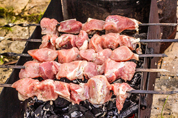 烤肉怎么烤、怎么吃才健康、避免致癌?(Shutterstock)