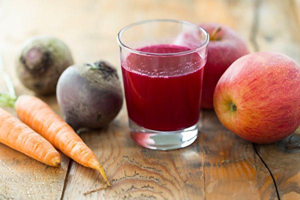 ABC果汁帮助瘦小腹、减腰围，是很好的懒人瘦身方法。(Shutterstock)