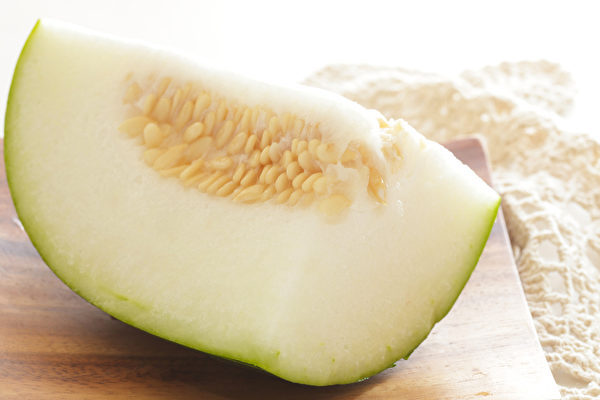 冬瓜又叫“减肥瓜”、“瘦身瓜”，是高纤维低热量的食物。(Shutterstock)