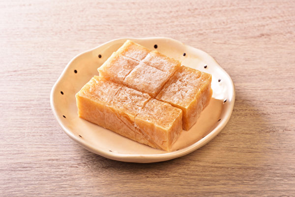 冻豆腐富含抗性蛋白，可降低血液中的坏胆固醇，同时有助降血糖。(Shutterstock)
