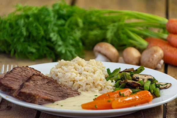 正确的饮食可以控制三高、维护肾脏健康。(Shutterstock)