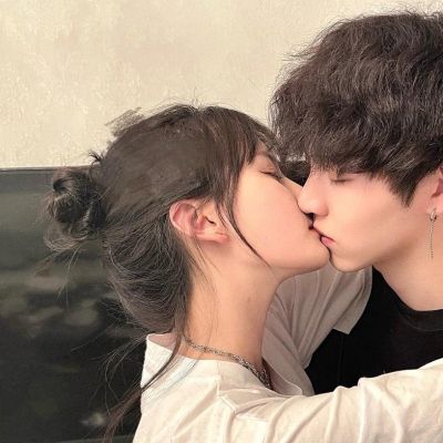 亲亲系情侣头像(图2)