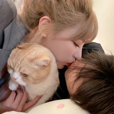 亲亲系情侣头像(图3)